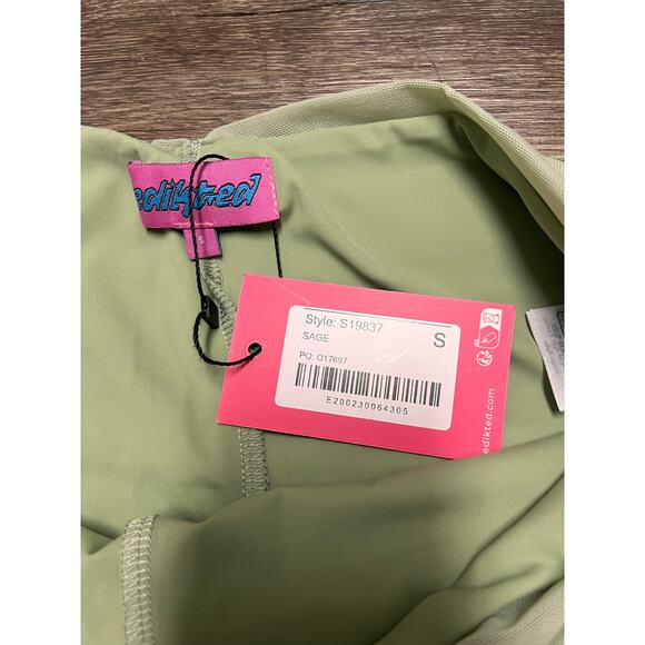 NWT Edikted Sage Green Asymmetric Lace Mesh Ruffle Mini Skort Y2K Coquette Small - Picture 3 of 11